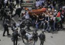 Israel ataca el funeral de la periodista Shireen Abu Aqleh.