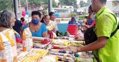 Más de mil 300 familias son favorecidas por la Feria del Campo Soberano en Aragua