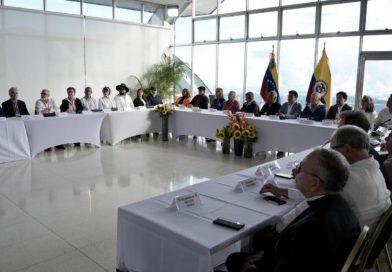 Gobierno colombiano y ELN anuncian acuerdos de mesa de diálogos