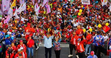 Nicolás Maduro cerró campaña electoral en la avenida Bolívar en honor a Hugo Chávez