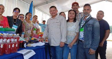 Innovadores de Guárico participaron en Expoferia Navideña de Emprendedores