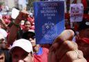 15 de diciembre de 1999: Se aprueba nueva constitución que da paso a un modelo de Estado inspirado en ideales bolivarianos