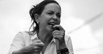 Prófuga de la justicia María Corina Machado dice que el 60% de los venezolanos están inmersos en crímenes de narcotráfico, terrorismo y trata de personas Prófuga de la justicia María Corina Machado dice que el 60% de los venezolanos están inmersos en crímenes de narcotráfico, terrorismo y trata de personas