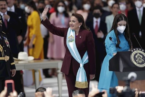 Xiomara Castro tomó posesión como presidenta de Honduras este jueves