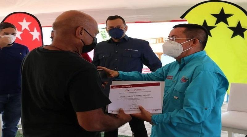 Banco Bicentenario beneficia a más de 70 trabajadores playeros en La Guaira