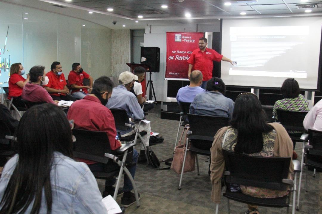 Más de 250 emprendedores se han instruido en cursos de formación del Banco del Tesoro