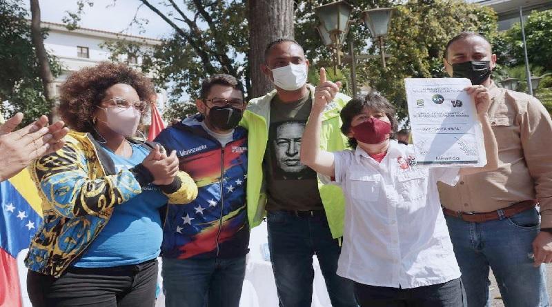 Más de 600 familias mirandinas reciben títulos de tierra urbana