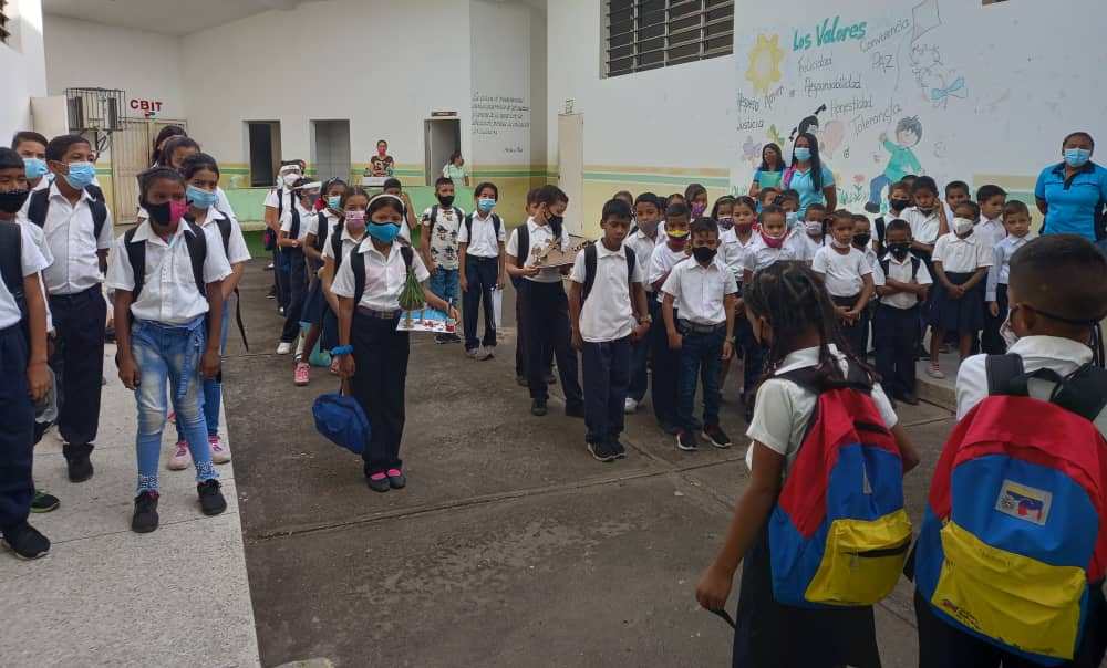 Con masiva asistencia retornan a clases presenciales en escuelas de Ciudad Bolívar