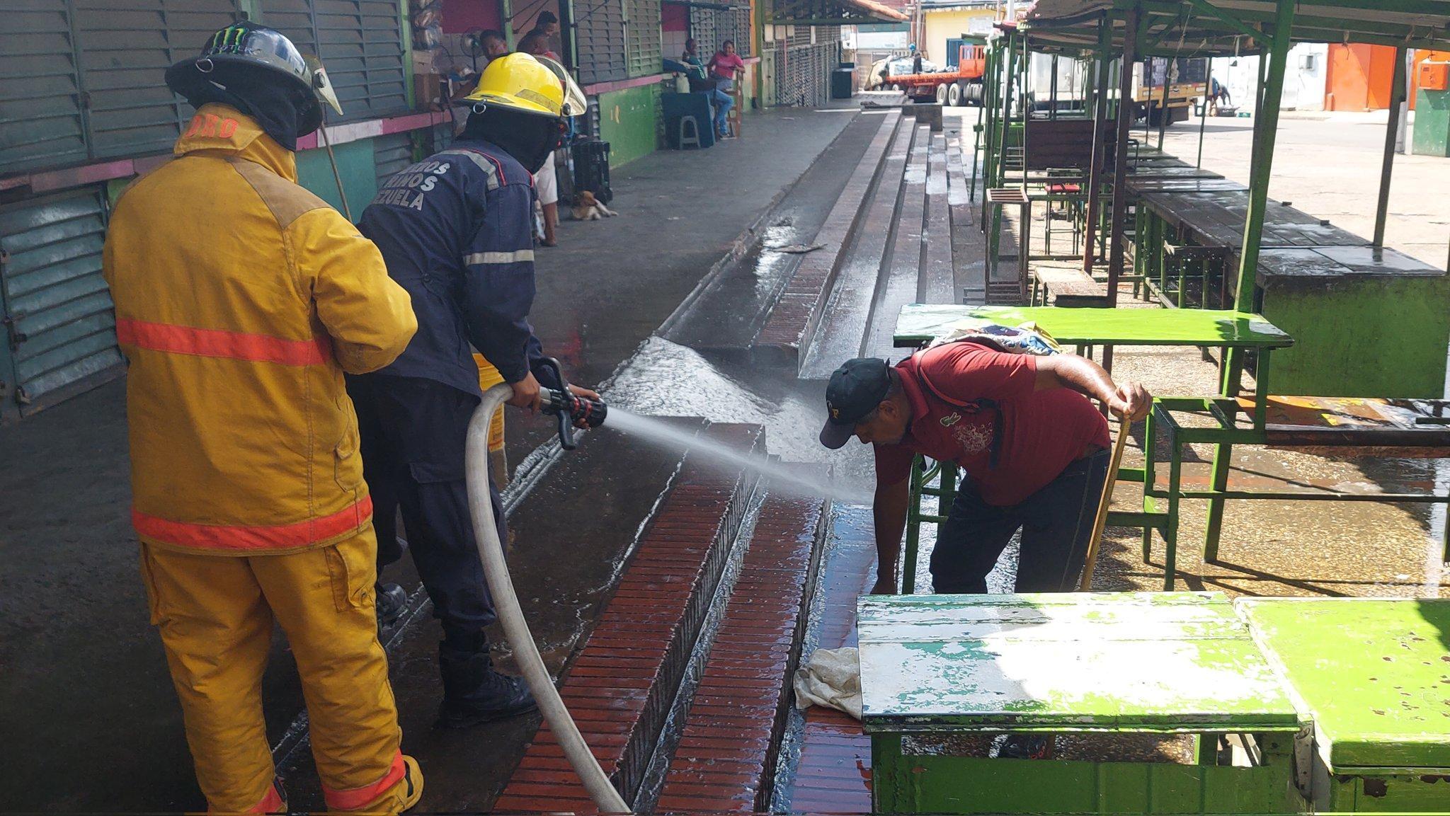 Realizan jornadas de desinfección en el mercado Periférico de Ciudad Bolívar