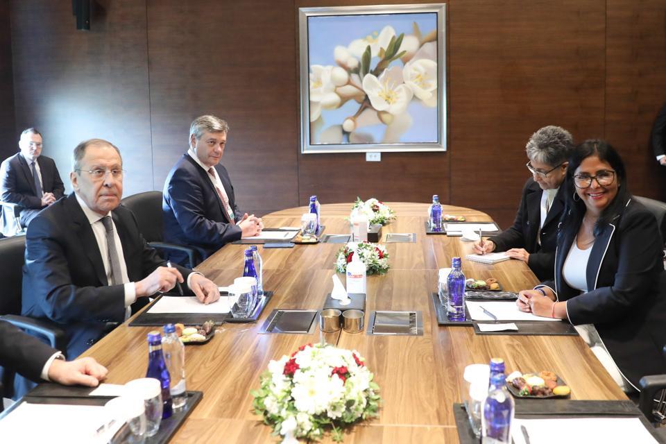 Venezuela y Rusia estrechan lazos: Vicepresidenta Delcy Rodríguez sostiene encuentro en Turquía con el canciller de Rusia Sergey Lavrov