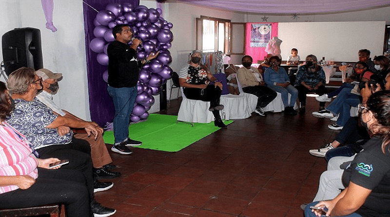 Emprendedoras participan en taller Expo Feria Productiva de San Joaquín