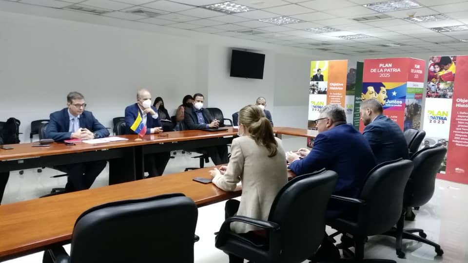 Venezuela ensambla tractores tras acuerdo con Belarús