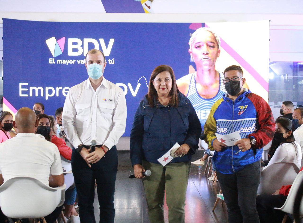 Unos 100 emprendedores de Caracas recibieron créditos del Banco de Venezuela