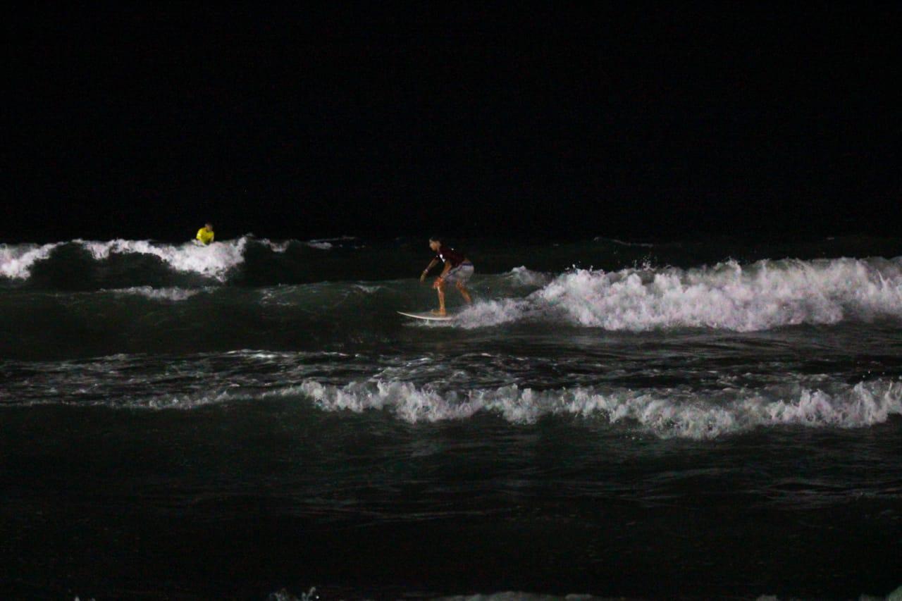 Masificación del surfing nocturno da sus primeros pasos en el DracuFest de Puerto Cabello