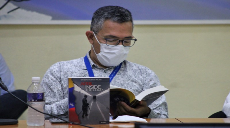 Ministro Villegas presentó «Abril, Golpe Adentro» en Feria Internacional del Libro de Cuba