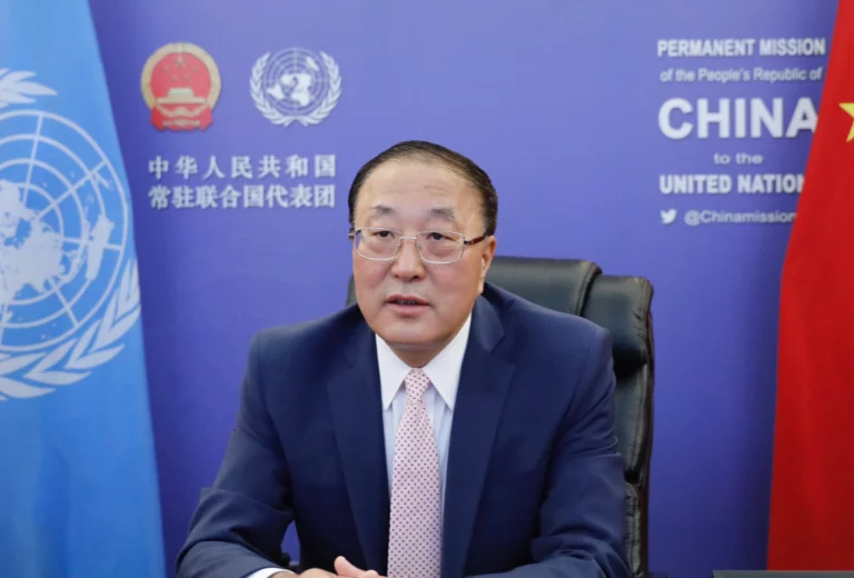 China llama a no enviar armas a Ucrania porque eso "solo prolongará y escalará el conflicto"