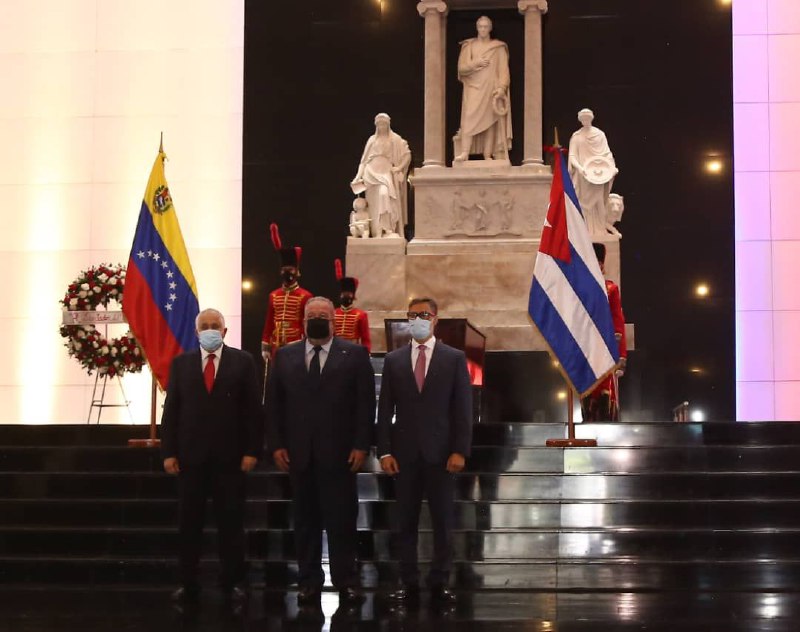 Prime Minister of Cuba honors Liberator Simón Bolívar at the National Pantheon