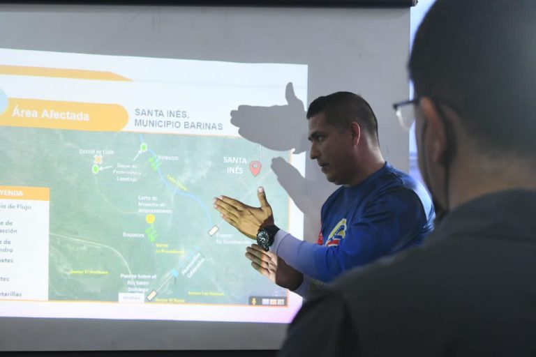 Arreaza participa en mesa de trabajo para debatir soluciones a problemática de lluvias en Barinas