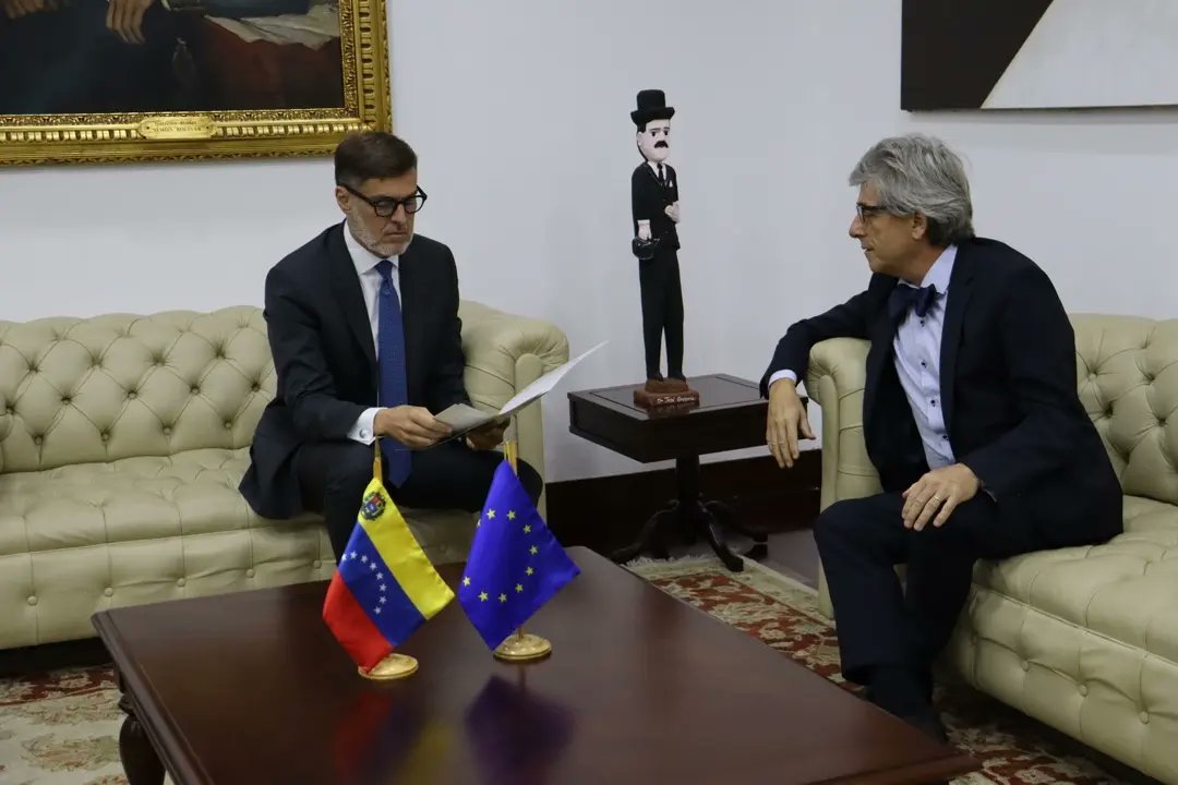 Chancellor Plasencia receives EU Ambassador Rafael Dochao to address issues of common interest