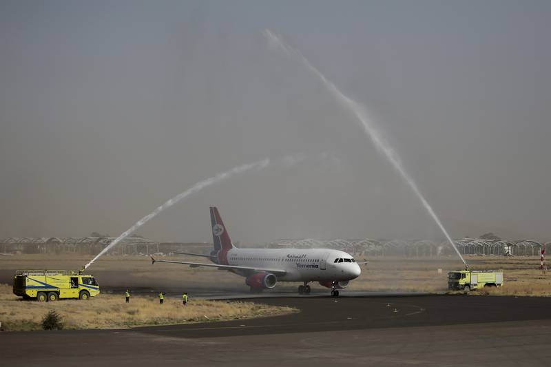 El primer vuelo comercial en 6 años sale de la capital del Yemen