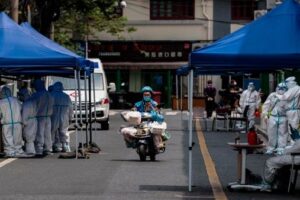 OMS alerta sobre 14.9 millones de decesos asociados a la Covid-19