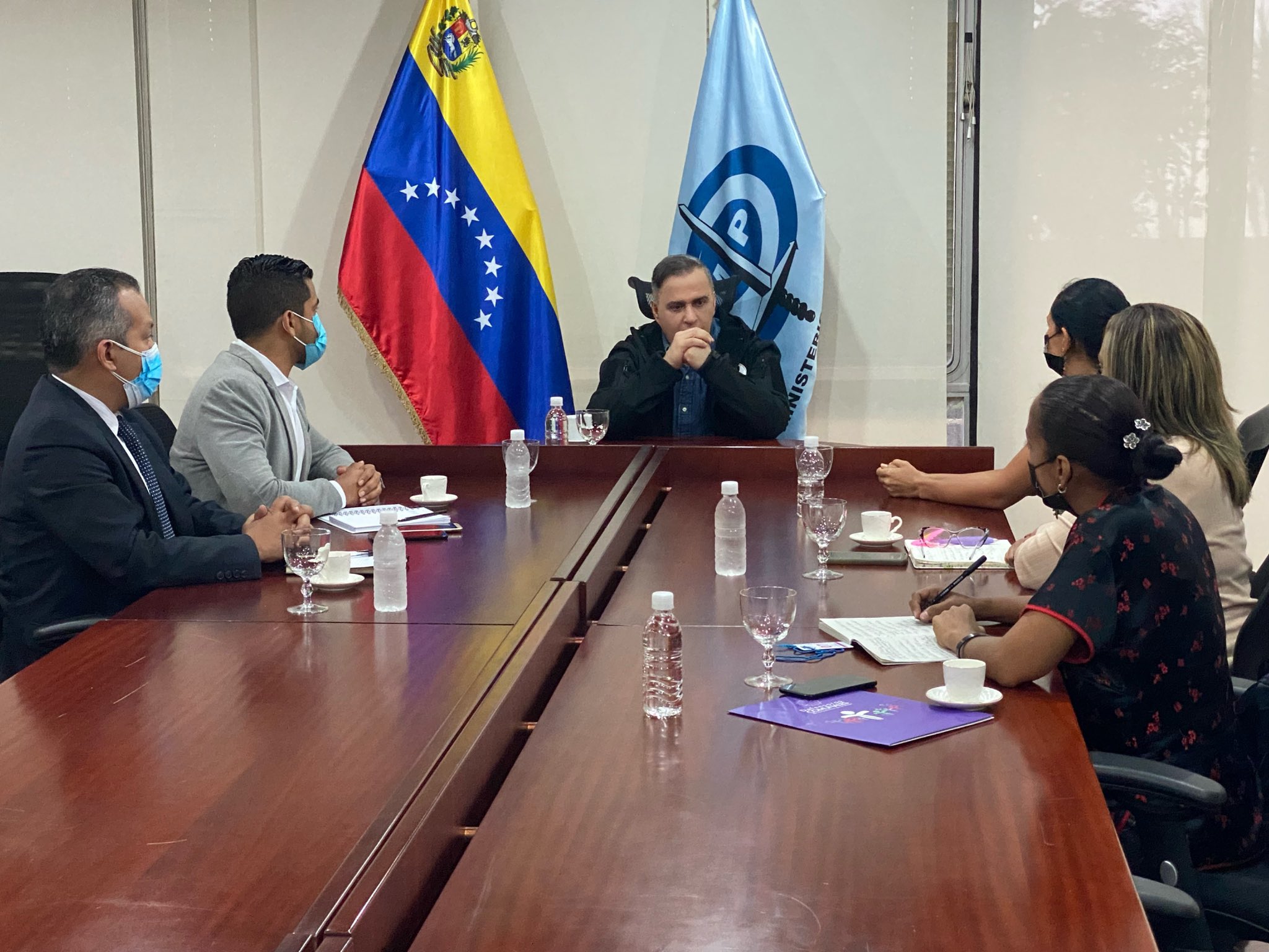 Fiscal atiende a familiare de víctima de femicidio