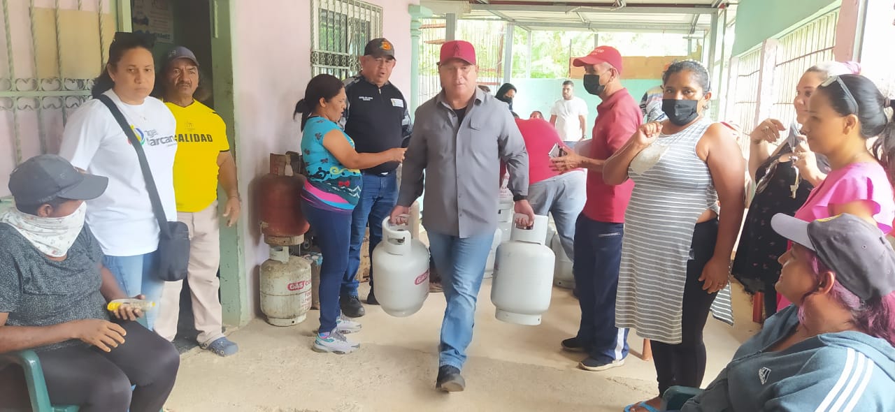 En Ciudad Bolívar benefician a la población con la sustitución de cilindros de gas