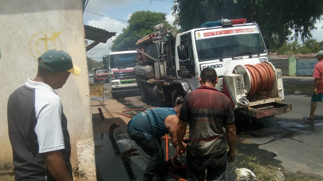 En Ciudad Bolívar trabajan en el mantenimiento de red de aguas servidas