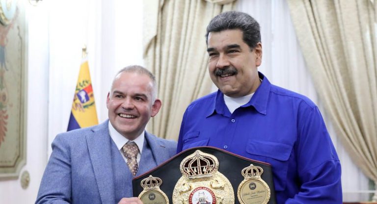 Maduro recibe al presidente de Asociación Mundial de Boxeo