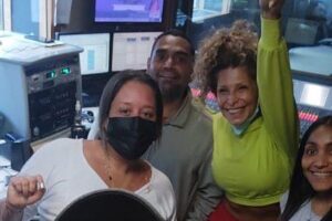 Trabajadores de Radio Nacional de Venezuela felicitan a sus colegas por Premio Nacional de Periodismo en su nueva edición.