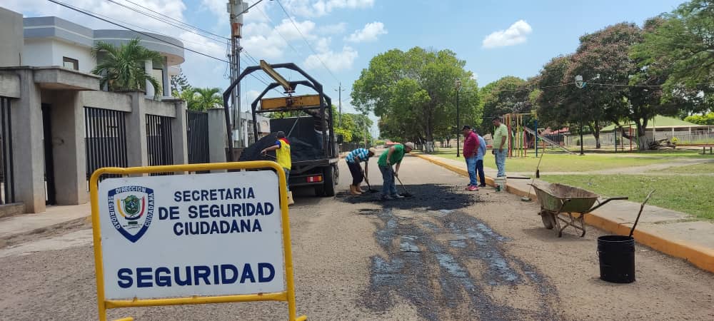 Alcaldía de Lossada inició plan de asfaltado en el campo Guaicaipuro
