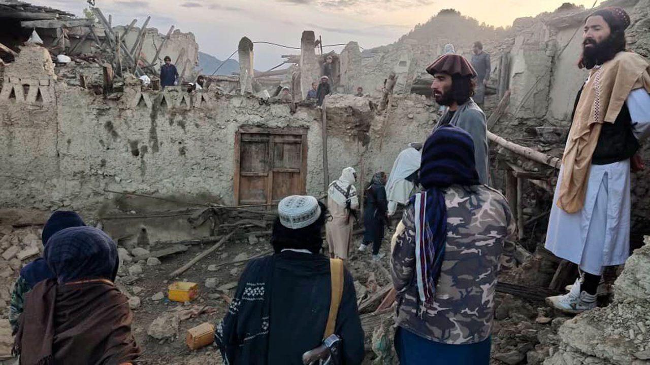 Terremoto en Afganistan deja más de mil muertos