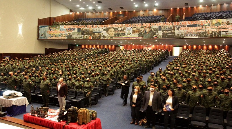 Capacitan a más de 900 alféreces de la UMBV en Caracas