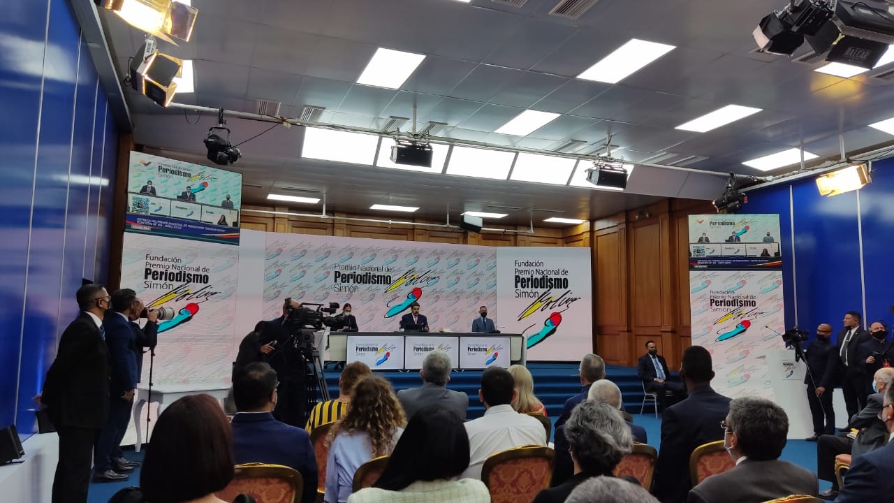 Presidente Maduro entregó Premio Nacional de Periodismo Simón Bolívar