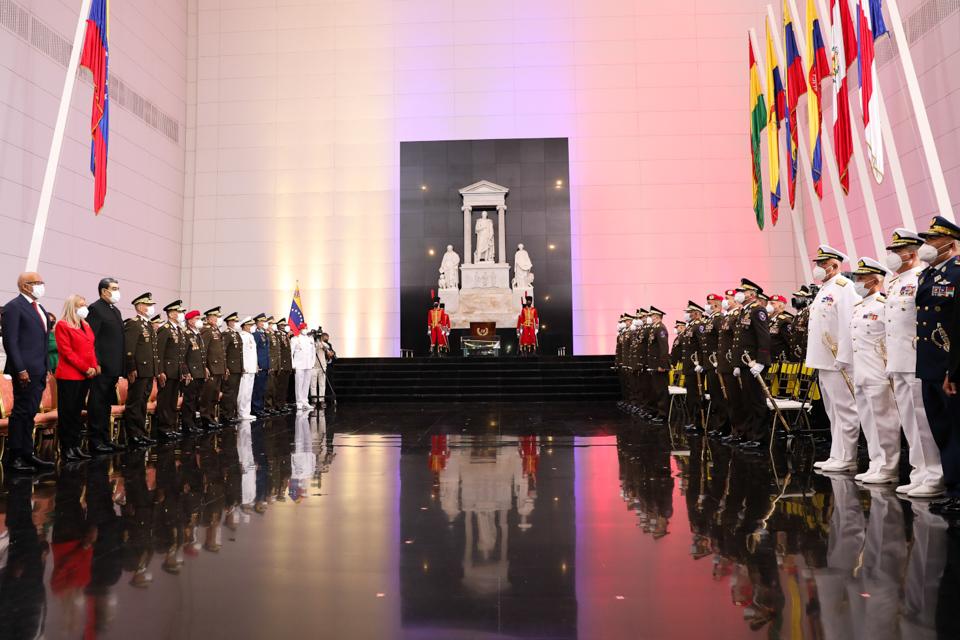 Presidente Maduro reconoce a la FANB su compromiso y lealtad revolucionaria: “Gracias a la moral de FANB estamos hoy de pie”