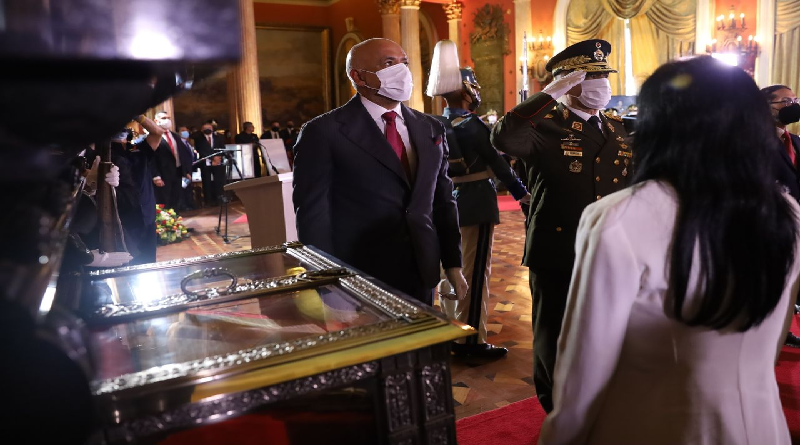 Con solemne ceremonia abren Arca que contiene el Libro de Actas del Supremo Congreso de 1811