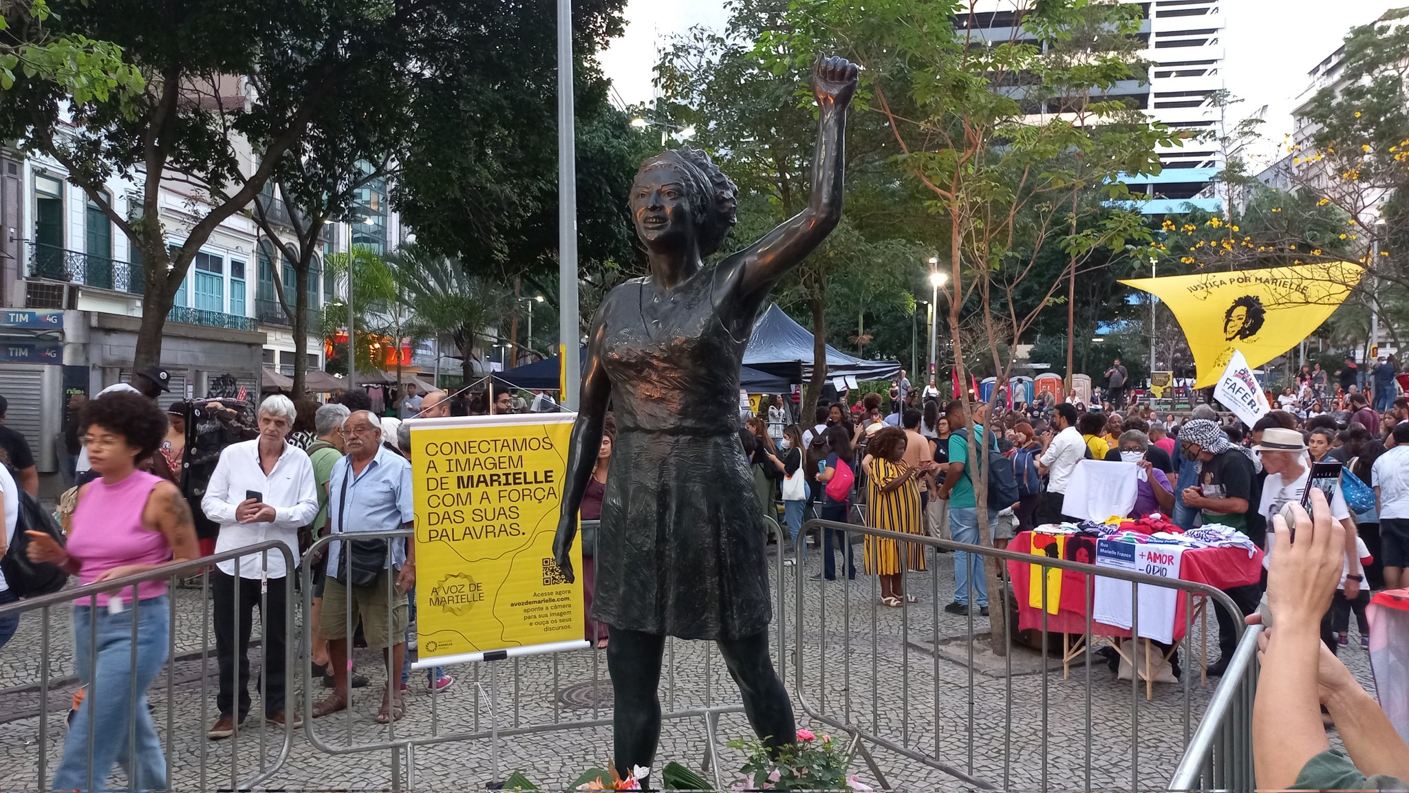 Develan estatua de Marielle Franco en Río de Janeiro