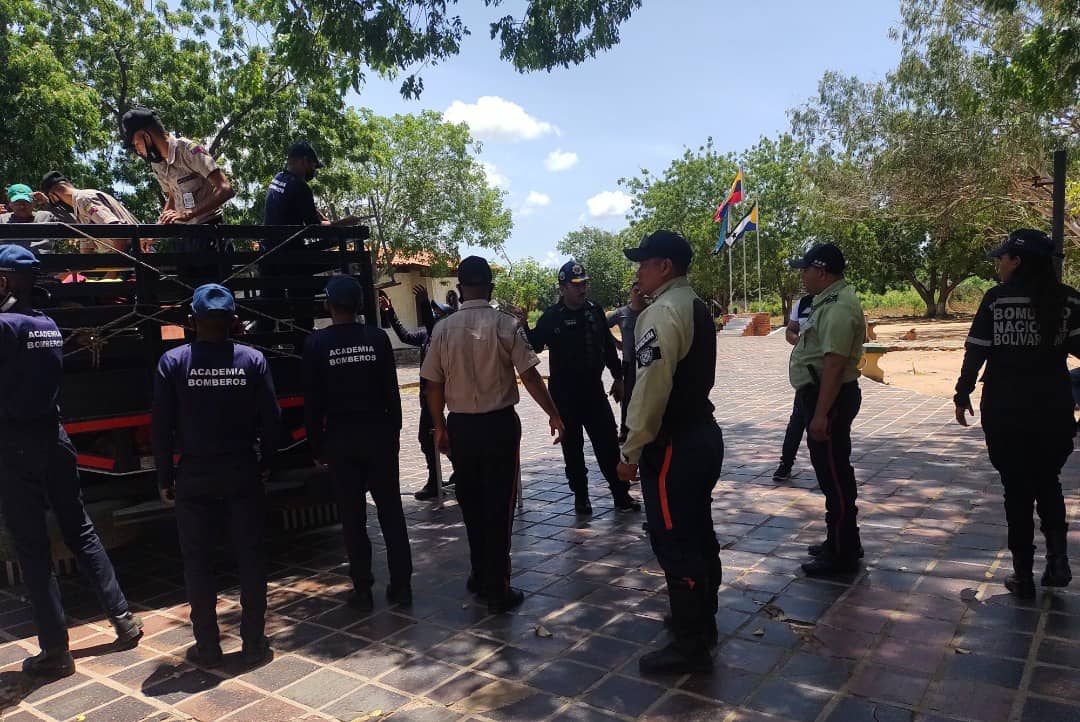 Poliguajira entregó dotación a la Academia de la Policía Municipal de Guajira y Mara