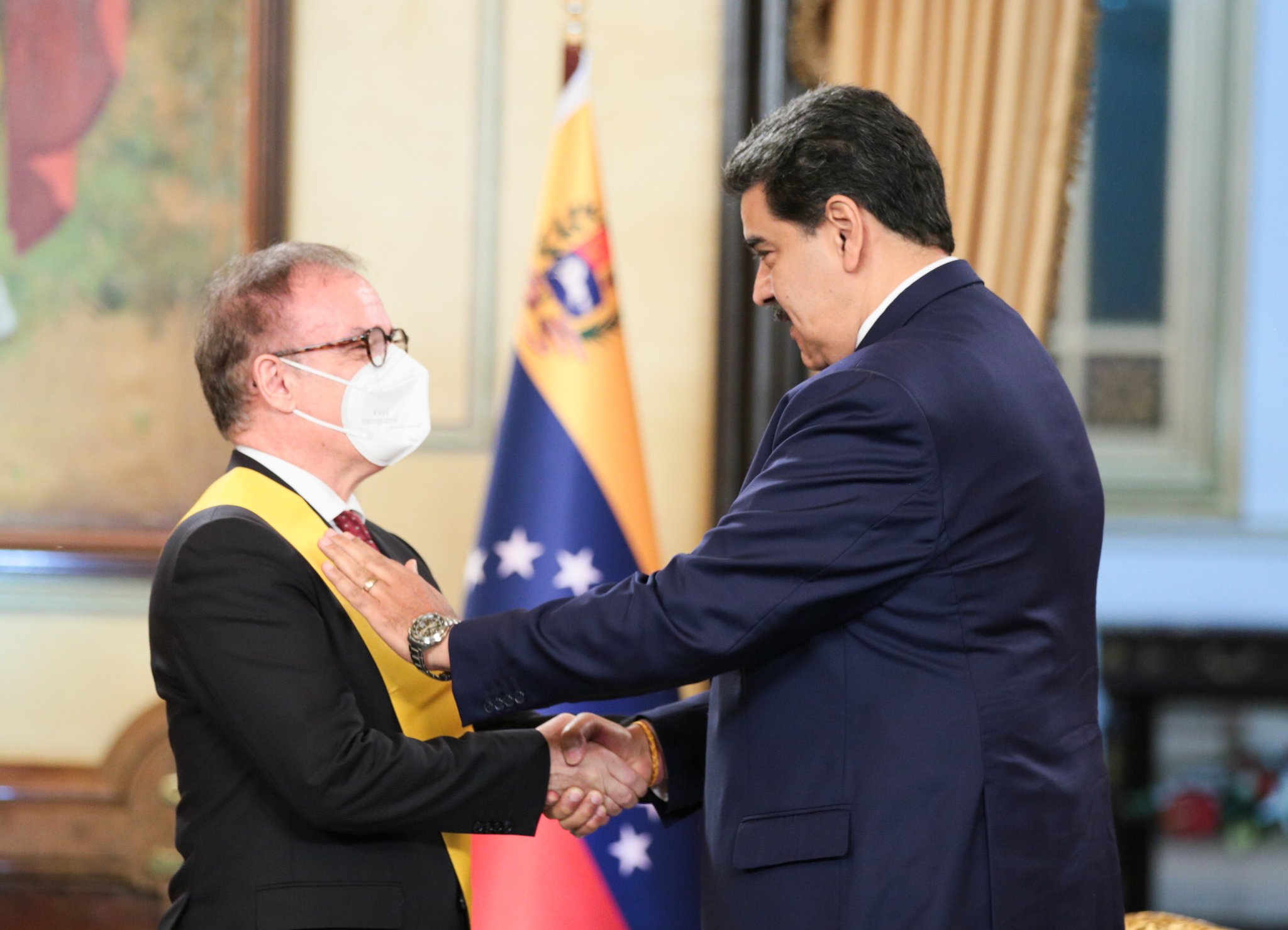 Venezuela condecora con Orden Francisco de Miranda a embajador de Turquía en su despedida