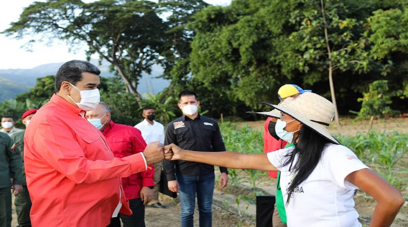 Presidente Maduro entregó viviendas a familias en Villa Zamora 21