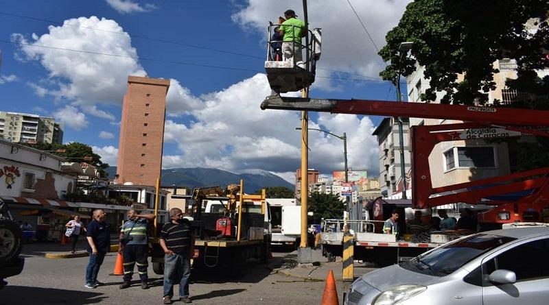 Realizan recuperación de la red semafórica en Caracas