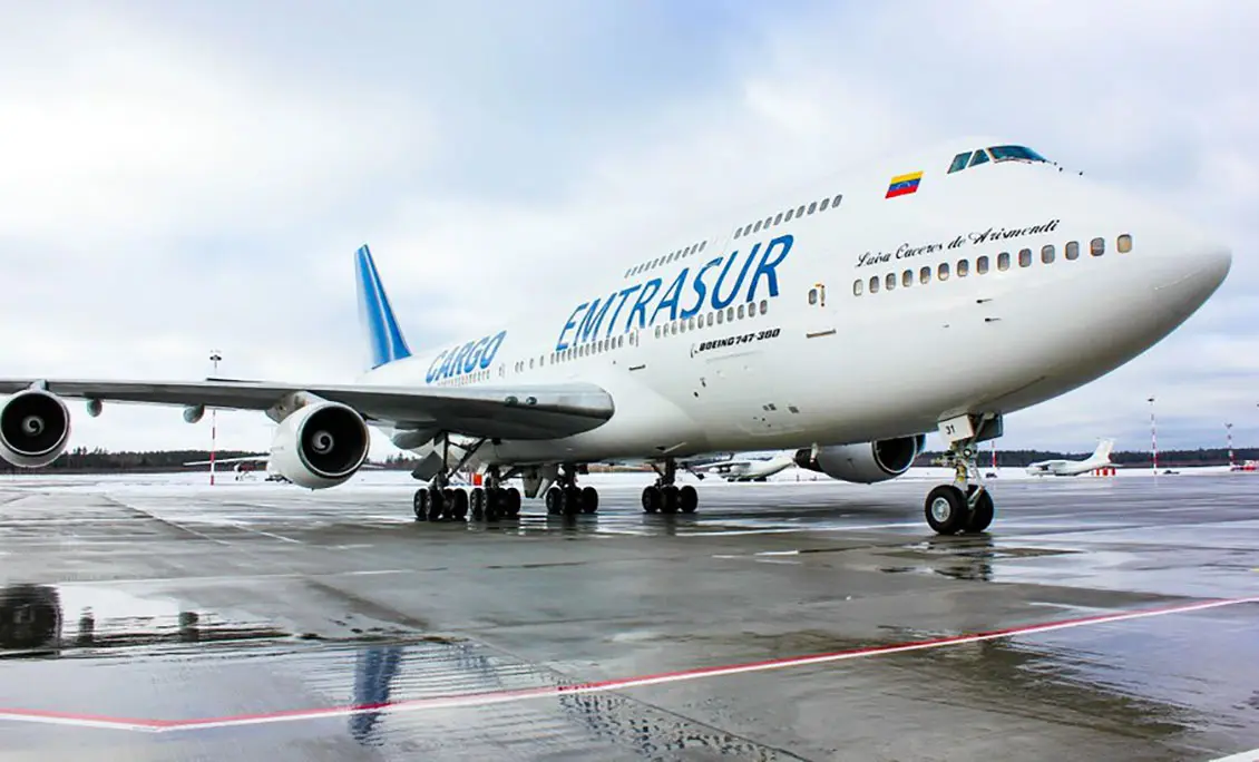 Intelectuales argentinos rechazan la retención de avión venezolano