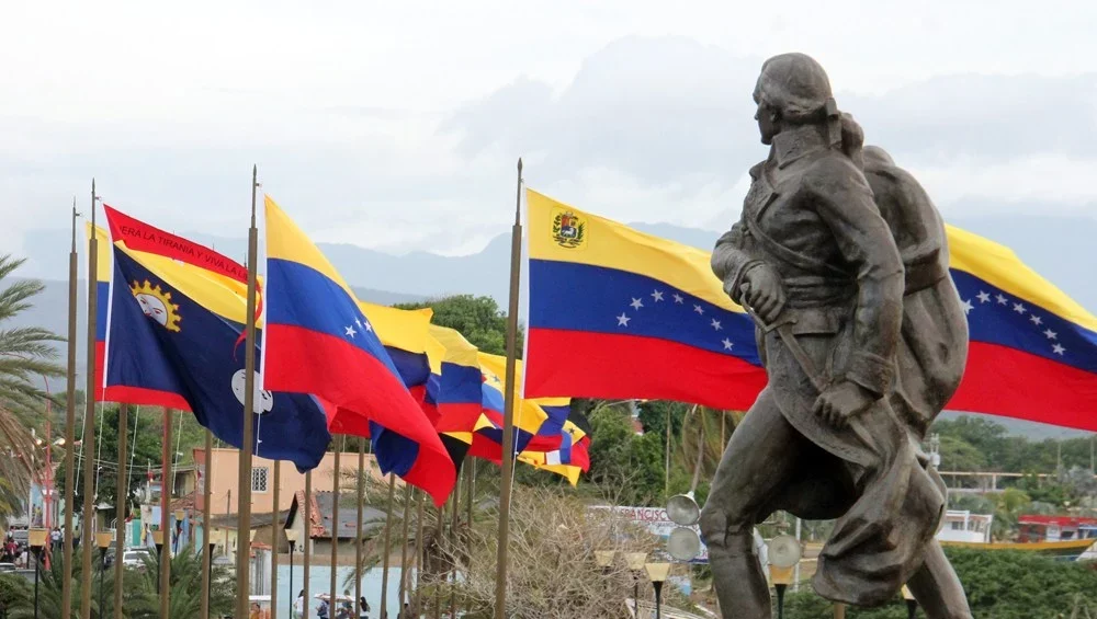 Rinden tributo a Francisco de Miranda en el Día de la Bandera