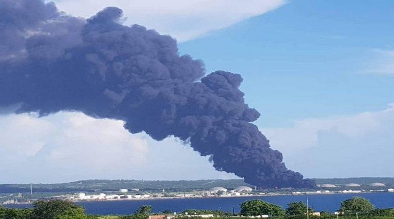 Venezuela manifiesta su profundo pesar a Cuba por incendio en base de supertanqueros de Matanzas