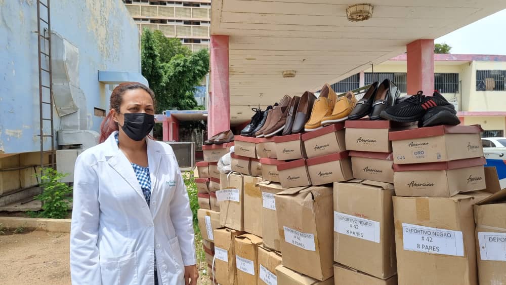 Ministerio de Salud entregó al Hospital General del Sur de Maracaibo más de mil pares de calzados para sus trabajadores
