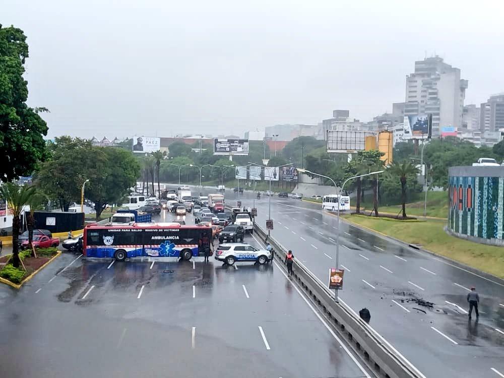 Último Minuto: Restringida circulación en distribuidor Altamira de la autopista Gran Cacique Guaicaipuro