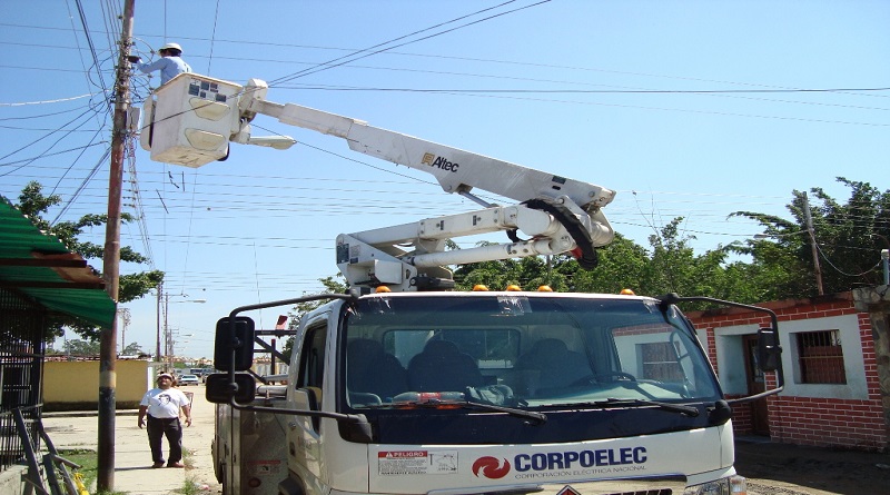 Entregan 12 mil luminarias y 180 transformadores como parte del 1×10 del Buen Gobierno