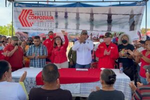 Más de 300 familias afectadas por tromba marina en el Zulia reciben material para reconstruir sus viviendas