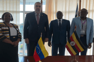 Venezuela y Uganda exploran posibilidades de cooperación en turismo