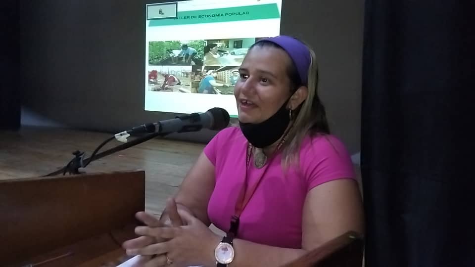 Zulia: En Mara 400 mujeres realizan talleres de formación productiva